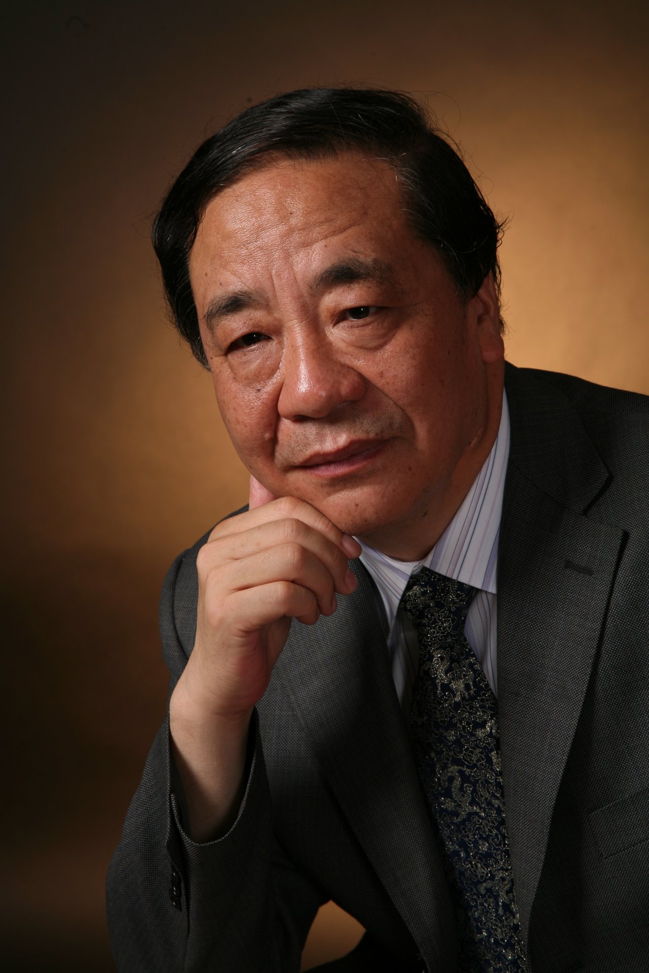 1983年获中国科学技术大学理学博士