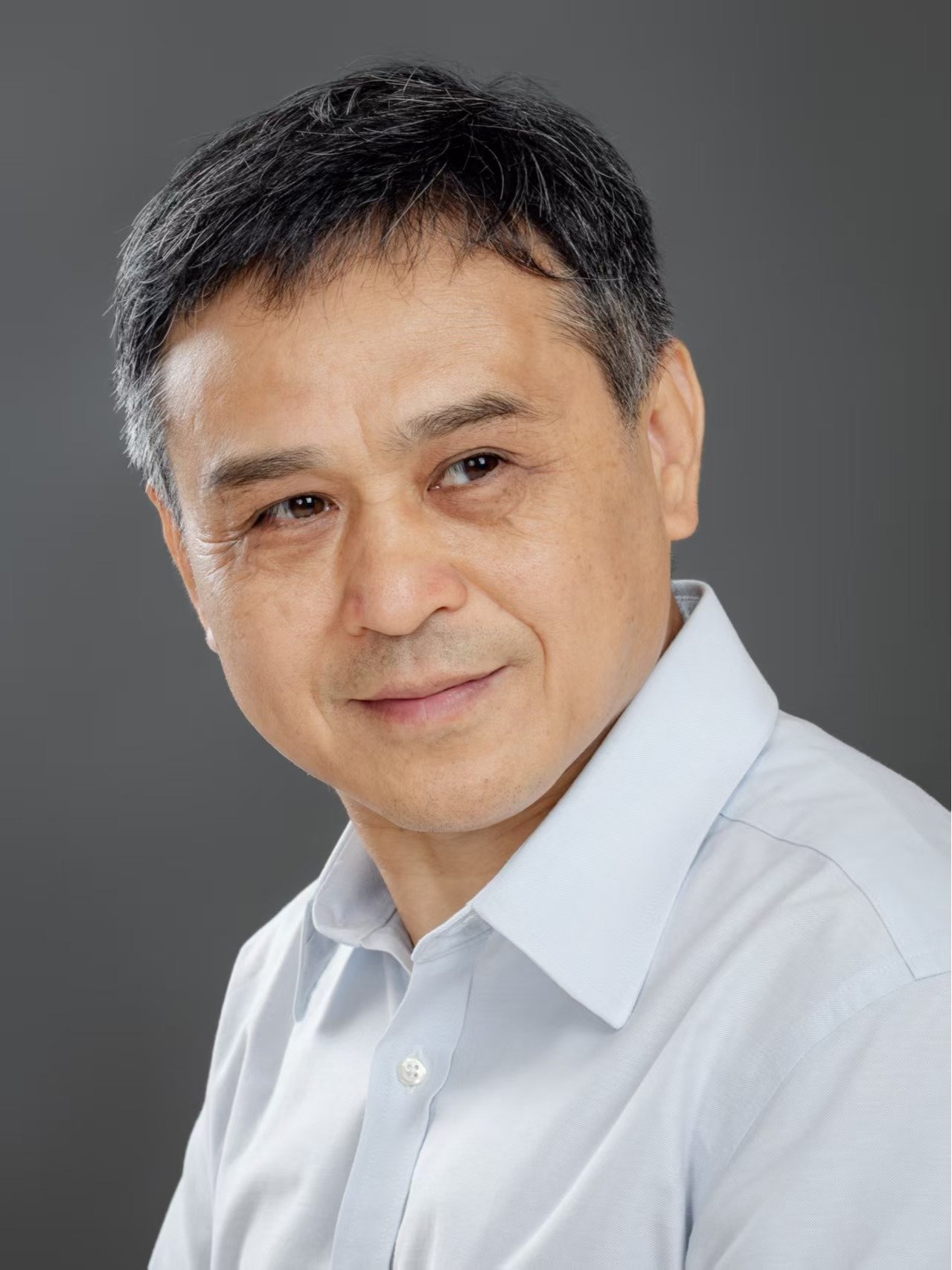 获历史学学士（1988年）