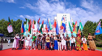 拓展和深化与国际著名高等星空下载新手